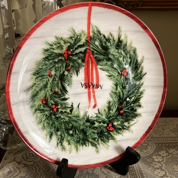 NWT MIKASA 9 inch Countryside Christmas Wreath Portrait Plate - Picture 2 of 6